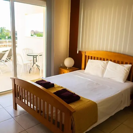 Nissi Elena -sunshine Apartment