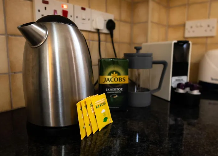 Nissi Elena -sunshine Aya Napa