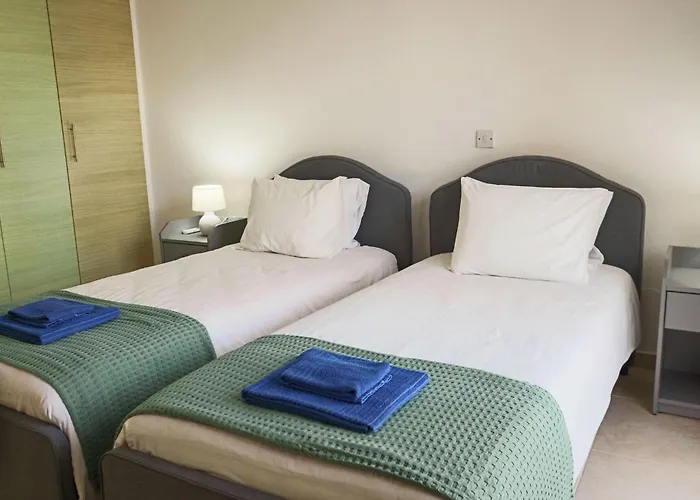 Nissi Elena -sunshine Daire Aya Napa