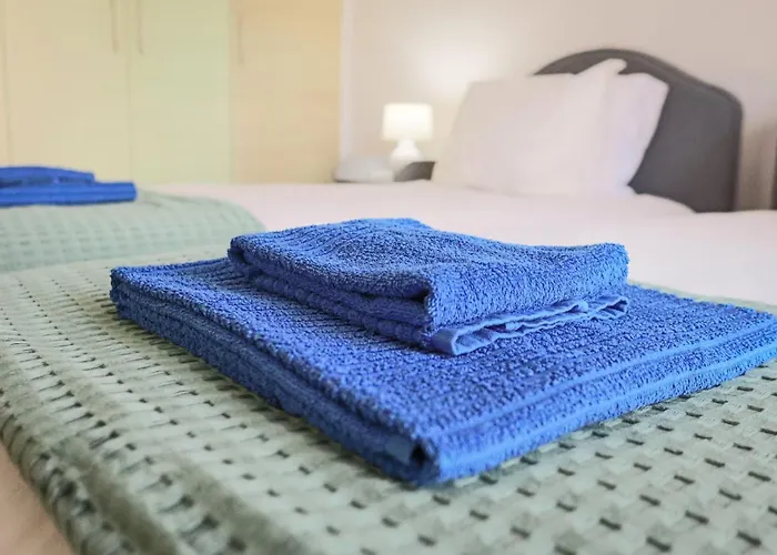 Nissi Elena -sunshine Aya Napa