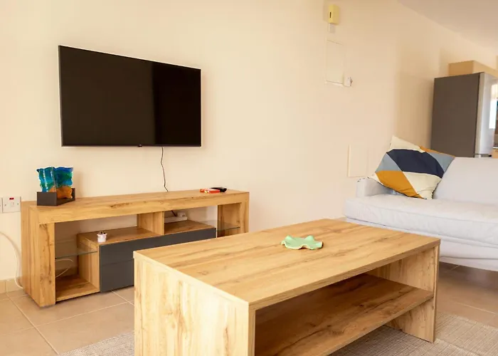 Nissi Elena -sunshine Apartmán