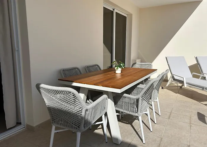 Nissi Elena -sunshine Apartmán *