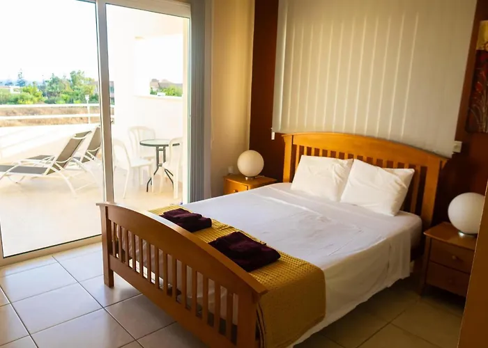 Nissi Elena -sunshine Apartment